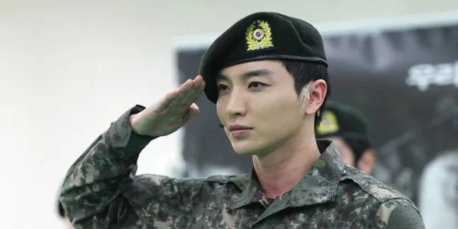 Welcome Back, Leeteuk Resmi Akhiri Wajib Militer! Welcome Back, Leeteuk Resmi Akhiri Wajib Militer!