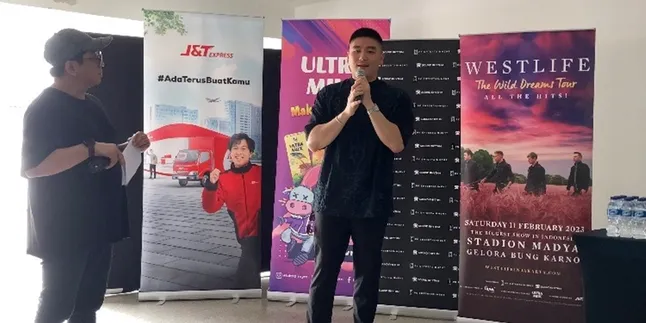 Westlife Akan Guncang Stadion Madya Gelora Bung Karno, Promotor Siapkan Kenyamanan Untuk 25.000 Penonton dengan Memberikan Jas Hujan