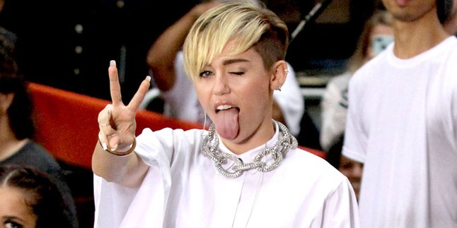 Whooa..Miley Cyrus Gagal Masuk Nominasi  Di AMA 2013