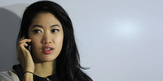 Widy Vierra Pakai Baju Hampir Transparan Lagi