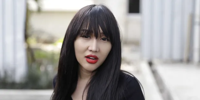 Wig Lepas Saat Syuting, Lucinta Luna Ngaku Botak Demi Peran di Sinetron Wig Lepas Saat Syuting, Lucinta Luna Ngaku Botak Demi Peran di Sinetron