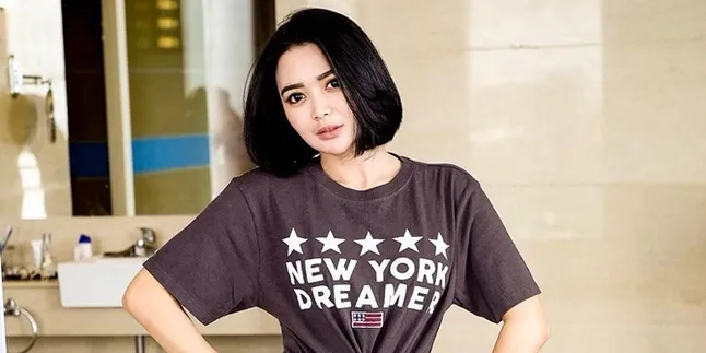 Wika Salim Foto Pakai Seragam SMA, Netizen Ramai-ramai Berikan Pujian