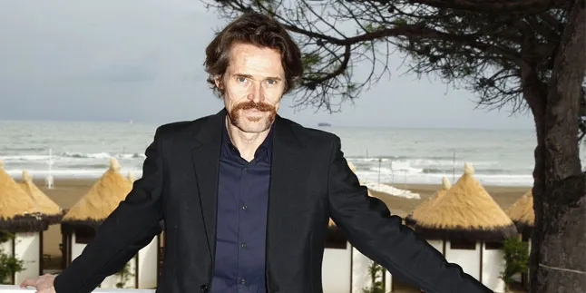 Willem Dafoe Terpilih Perankan Biopik Andy Warhol