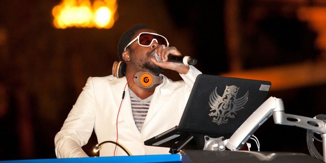 Will.I.Am Black Eyed Peas 'Gandeng' Personel 2NE1, Wah Kok Bisa?