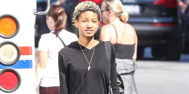 Willow Smith Resmi Jadi Model, Benarkah?