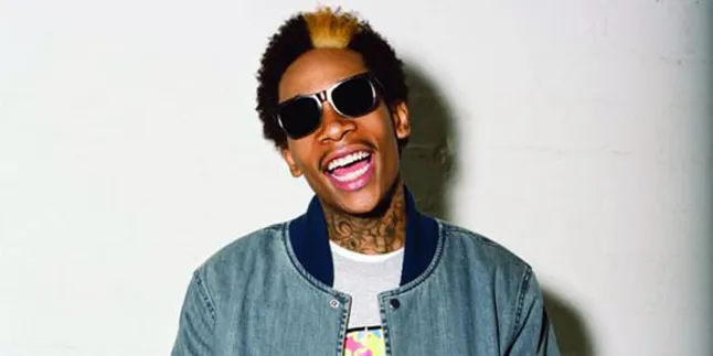 Wiz Khalifa Coba Aksi Back Flip