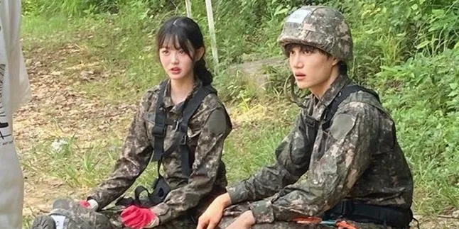 Wonyoung IVE Ikut Kai EXO ke Barak Militer, Tampilan Tetap Terlihat Anggun