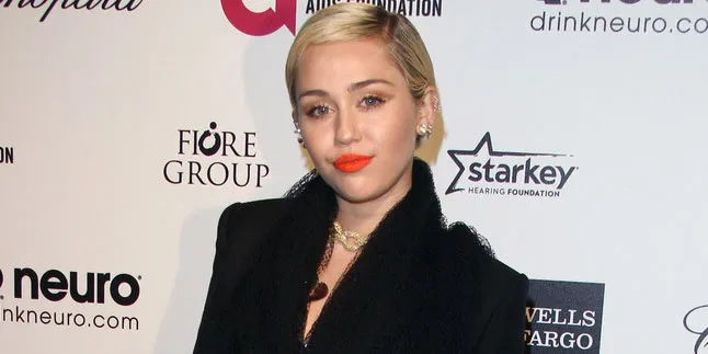 Wow, Benarkah Miley Cyrus Sudah Kencani Model Victoria Secret?