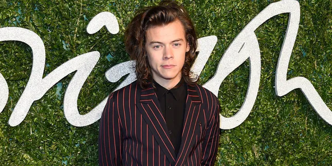 Wow, Harry Styles Bikin Tato Baru Untuk Nadine Leopold? Wow, Harry Styles Bikin Tato Baru Untuk Nadine Leopold?