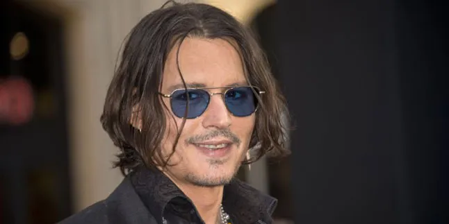 Wow, Johnny Depp Cium Jimmy Kimmel!