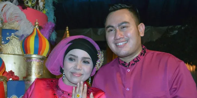 Wow, Musdalifah Kado Jam Tangan Mewah Untuk Ultah Nassar