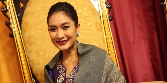 Wow! Perhiasan Etnik Happy Salma Sudah Sampai Hollywood