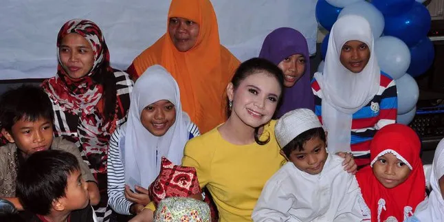 Wujud Syukur, Rossa Rayakan Bersama Anak Yatim