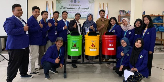 Wujudkan Desa Ramah Lingkungan, Mahasiswa KKN UM 2023 Hadirkan Dinas Lingkungan Hidup untuk Sosialisasikan Pemilahan Sampah kepada Warga Desa Pandanrejo