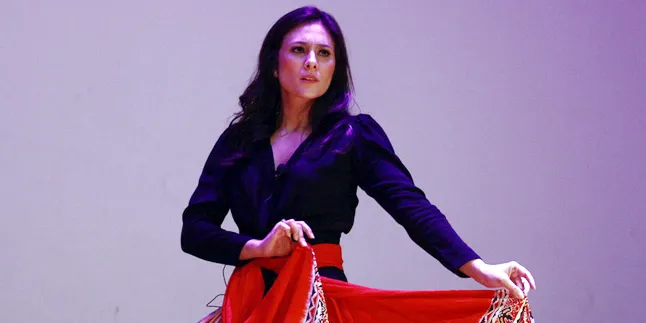 Wulan Guritno Ajarkan Budaya Indonesia Pada Anak Wulan Guritno Ajarkan Budaya Indonesia Pada Anak