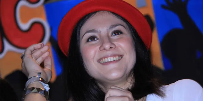 Wulan Guritno Biasa Tukar Baju Dengan Anak