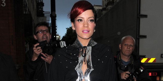 Ya Ampun, Lily Allen Tullis Lagu Cinta Untuk Kulkasnya!