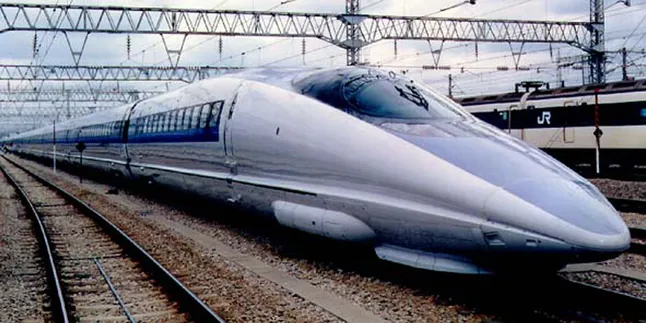 Ya Gini Ini Keasyikan Selfie, Dia Tertabrak Kereta!