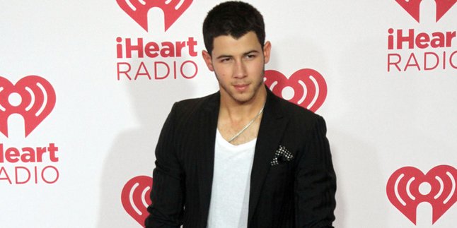 Yang Lain Rilis Single, Nick Jonas Malah Rilis Double!