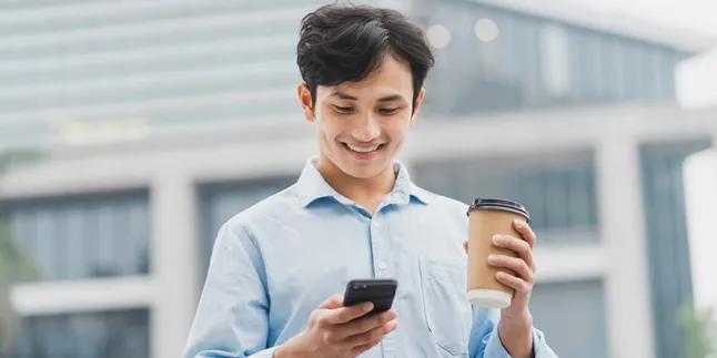 Yang Penting Ada Smartphone, Drama Lupa Bawa Dompet Pasti Nggak Kejadian