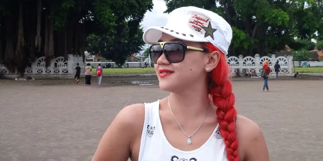 Yenny Anggraeny: Ini Bukan Settingan, Saya Bukan Artis Karbitan Yenny Anggraeny: Ini Bukan Settingan, Saya Bukan Artis Karbitan