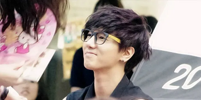 Yesung Super Junior Ubah Warna Rambut Jadi Pink Menyala! Yesung Super Junior Ubah Warna Rambut Jadi Pink Menyala!