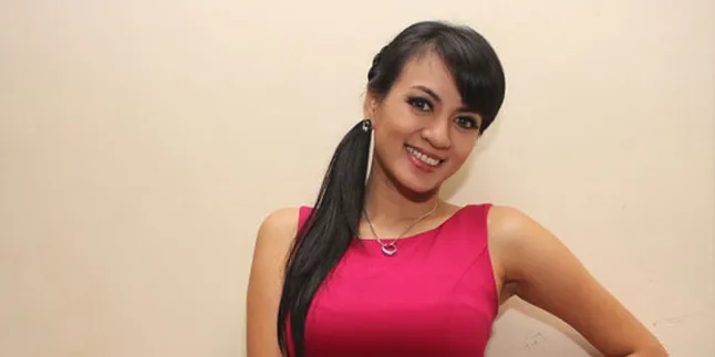 Yeyen Lidya Bagi Tips Agar Foto Seksi Tak Tersebar Yeyen Lidya Bagi Tips Agar Foto Seksi Tak Tersebar