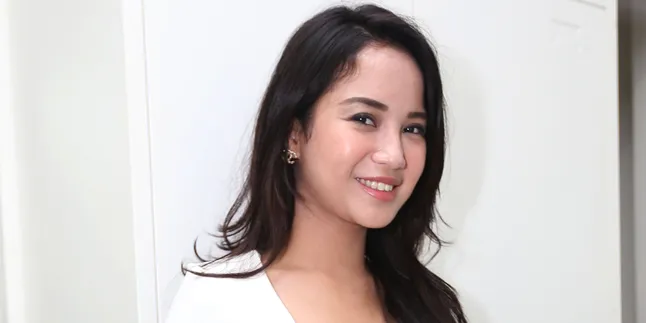 Yoga Bagus Untuk Pasangan LDR, Chacha Frederica: Iya Lah Yoga Bagus Untuk Pasangan LDR, Chacha Frederica: Iya Lah