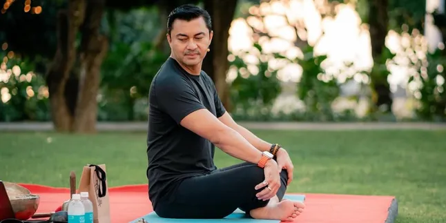 Yoga Jadi Pelarian Anjasmara dari Tekanan Kerja di Dunia Akting Yoga Jadi Pelarian Anjasmara dari Tekanan Kerja di Dunia Akting