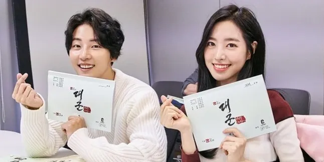 Yoon Shi Yoon dan Jin Se Yeon Bantah Pacaran Cinta Lokasi