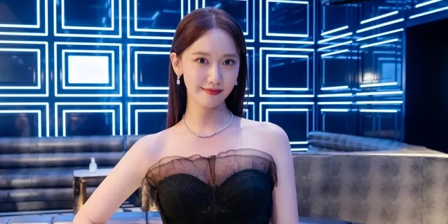 YOONA Tampil Sebagai MC di BLUEDRAGON SERIES AWARDS YOONA Tampil Sebagai MC di BLUEDRAGON SERIES AWARDS