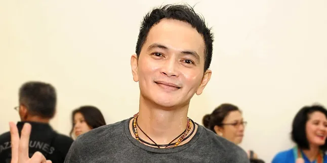 Yosi Project Pop Beberkan Kronologi Sakitnya Augie Fantinus Yosi Project Pop Beberkan Kronologi Sakitnya Augie Fantinus