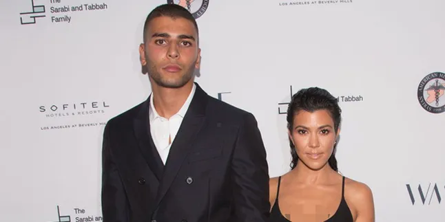 Younes Bendjima Ketahuan Komen di Fotonya Kourtney Kardashian Lagi Younes Bendjima Ketahuan Komen di Fotonya Kourtney Kardashian Lagi