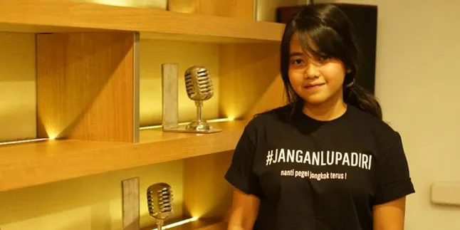 YouTube Channel Capai 2 Juta Subscribers, Hanin Dhiya Rilis Video Klip Baru YouTube Channel Capai 2 Juta Subscribers, Hanin Dhiya Rilis Video Klip Baru
