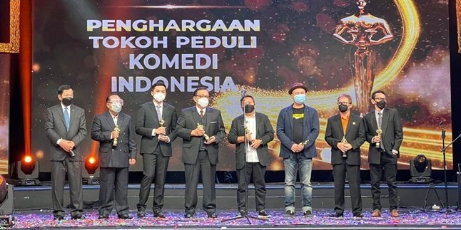 YouTuber Basuki Surodjo Receives Indonesian Comedy Figure Award from PaSKI