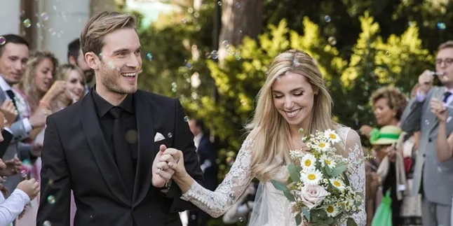 YouTuber Pewdiepie & Marzia Bisognin Akhirnya Menikah Setelah 8 Tahun Pacaran YouTuber Pewdiepie & Marzia Bisognin Akhirnya Menikah Setelah 8 Tahun Pacaran