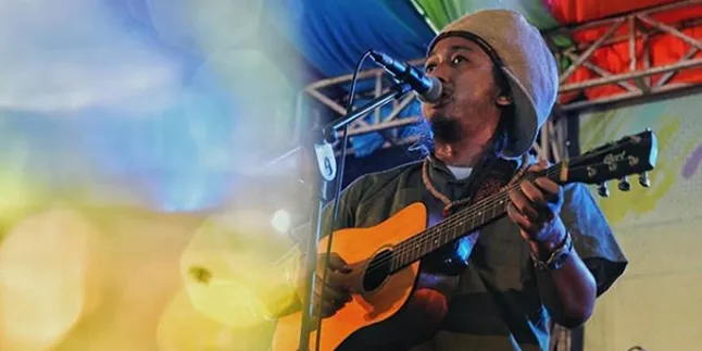 Yuk, Ikutan Goyang Reggae Bareng Ras Muhammad di Skouw