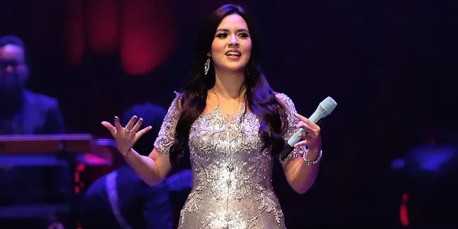 Yuk Intip Aplikasi Smartphone Yang Sering Digunakan Raisa Yuk Intip Aplikasi Smartphone Yang Sering Digunakan Raisa