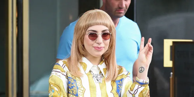 Yuk Intip Gaya Seksi Lady Gaga Saat Sedang Mandi!