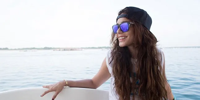 Yuk Intip Liburan Vanessa Hudgens - Ashley Greene di Bali!