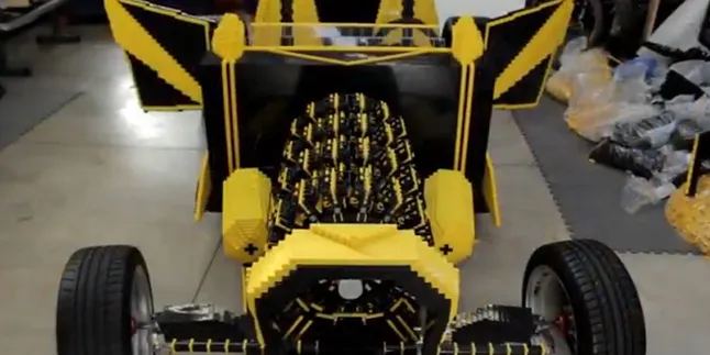 Yuk Jalan-Jalan Naik Mobil Lego!
