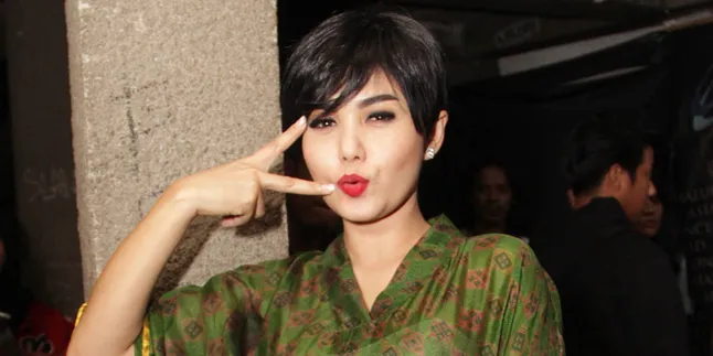 Yuni Shara Enggan Tanggapi Pernikahan Raffi Ahmad dan Nagita Yuni Shara Enggan Tanggapi Pernikahan Raffi Ahmad dan Nagita