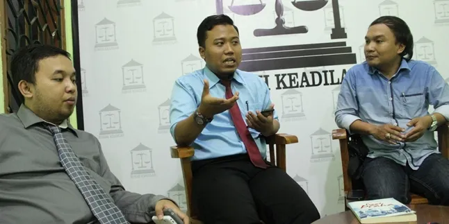 Yusri Fajar Senang Rumah Produksi 'SURAT DARI PRAHA' Ajak Dialog Yusri Fajar Senang Rumah Produksi 'SURAT DARI PRAHA' Ajak Dialog