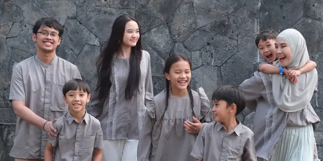Zaskia Adya Mecca Accompanies Her Children to the Museum for School Assignment