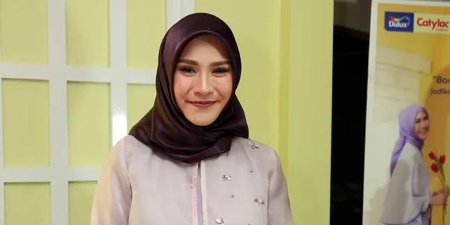 Zaskia Adya Mecca Kumpul Keluarga di Resto Ayam Goreng Haykal Kamil Zaskia Adya Mecca Kumpul Keluarga di Resto Ayam Goreng Haykal Kamil