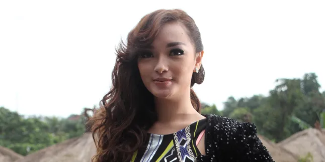 Zaskia Gotik: Harta Tak Menjamin Kebahagiaan Zaskia Gotik: Harta Tak Menjamin Kebahagiaan