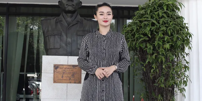 Zaskia Gotik Tak Pernah Dinobatkan Jadi Dokter Klinik Pancasila? Zaskia Gotik Tak Pernah Dinobatkan Jadi Dokter Klinik Pancasila?
