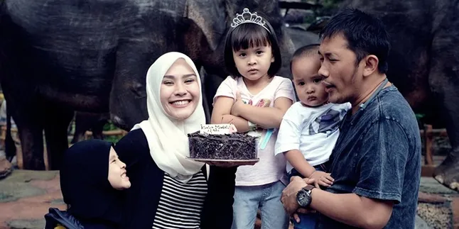 Zaskia Mecca Ceritakan Sifat 3 Buah Hatinya Yang Saling Melengkapi