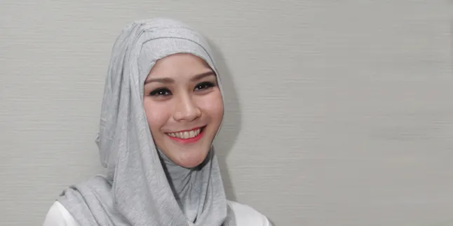 Zaskia Mecca: Hanung Palsu Perkosa Beberapa Perempuan