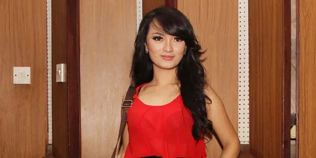 Zaskia Shinta Ditipu Oleh Vicky Prasetyo dan Keluarganya Soal Status